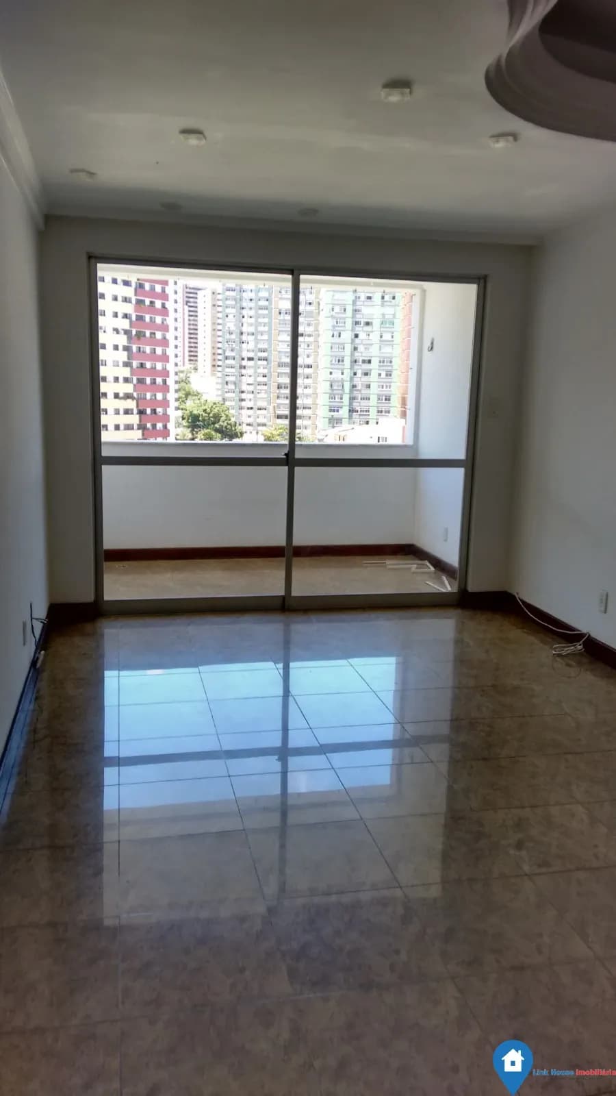 Apartamento 3/4 + dependencia na Pituba